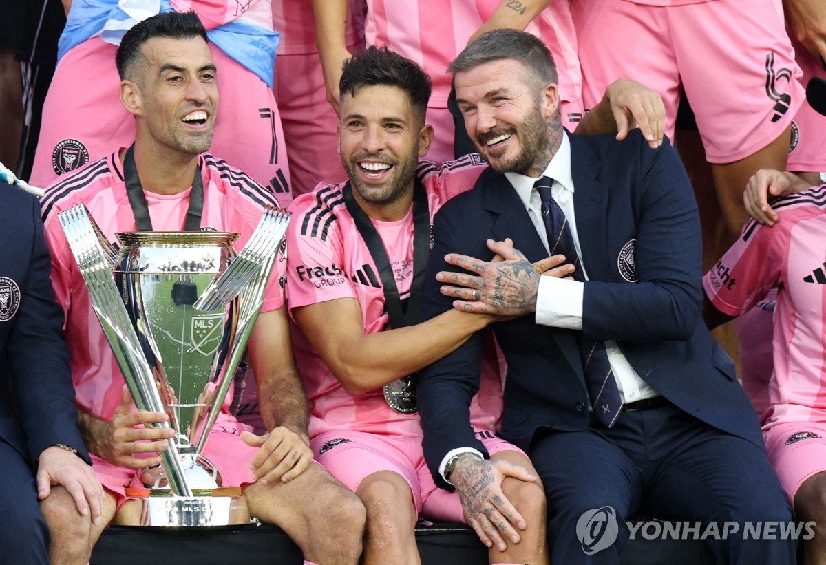 세르히오 부스케츠와 조르디 알바, 구단주 데이비드 베컴