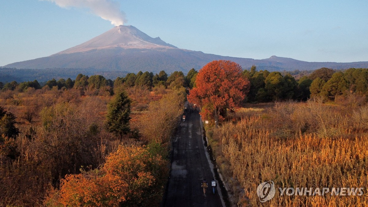 멕시코 푸에블라 포포카테페틀 화산 인근 전경