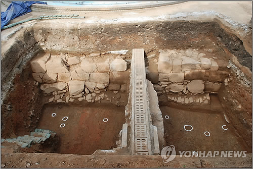 100년 만에 모습 드러낸 남산 회현자락 한양도성 성곽