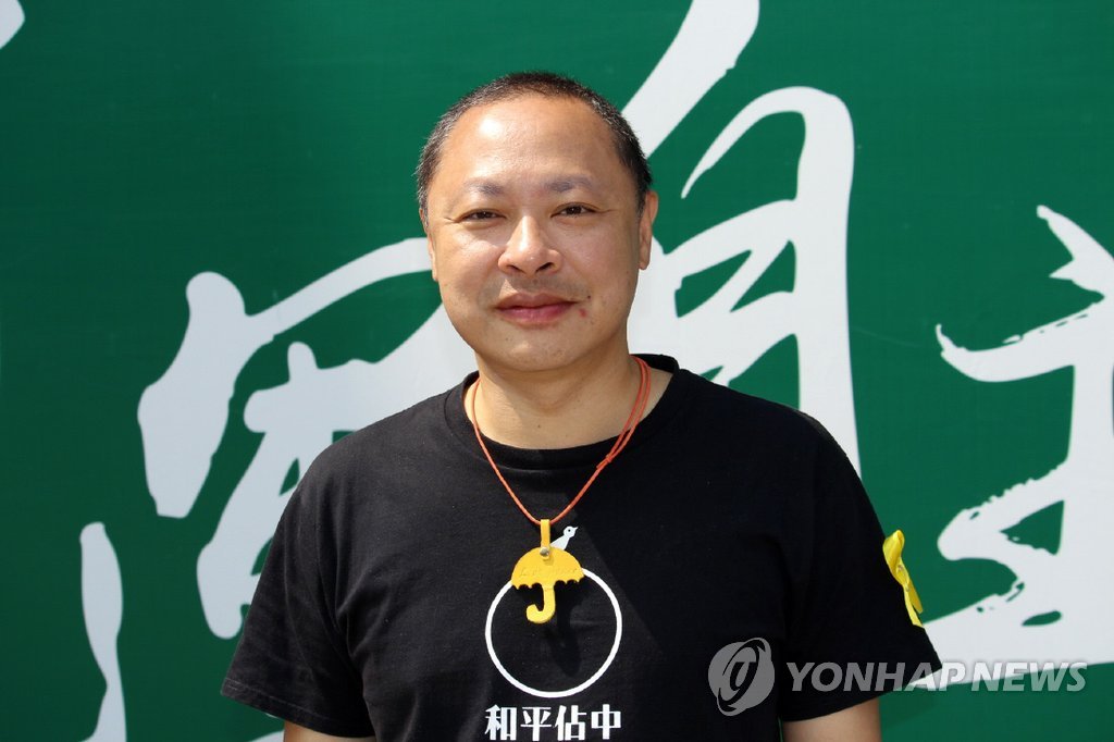 경찰에 자수한 베니 타이 '센트럴 점령' 대표