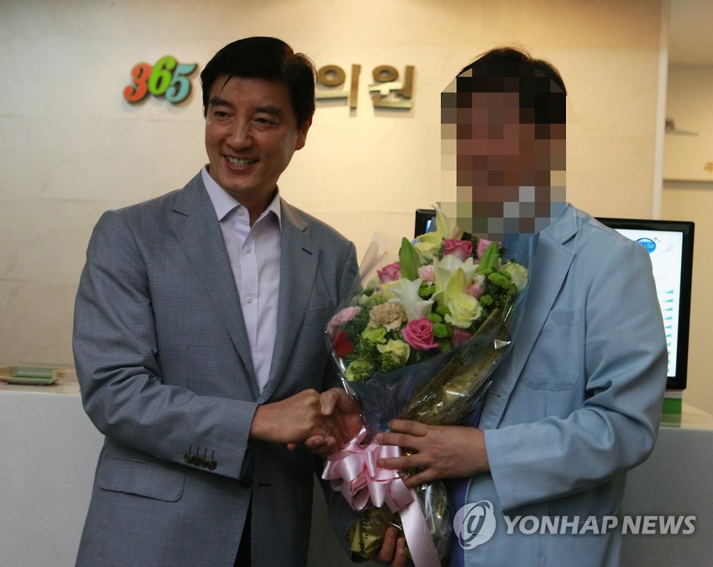 메르스 완치 의사 365열린의원 재개원 | 연합뉴스