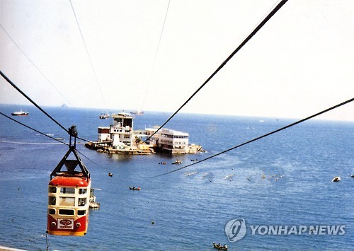 옛 송도해수욕장 해상케이블카[연합뉴스 자료사진]
