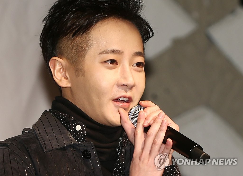 엠씨더맥스의 제이윤 | 연합뉴스