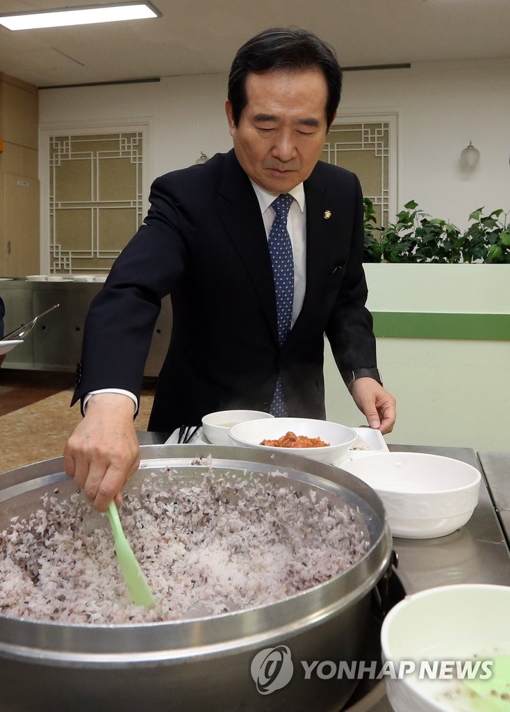 정 국회의장, 첫 식사는 구내식당에서 | 연합뉴스