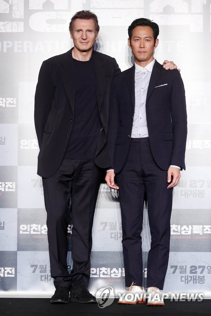 Hollywood actor Liam Neeson and Lee Jung-jae | Yonhap News Agency