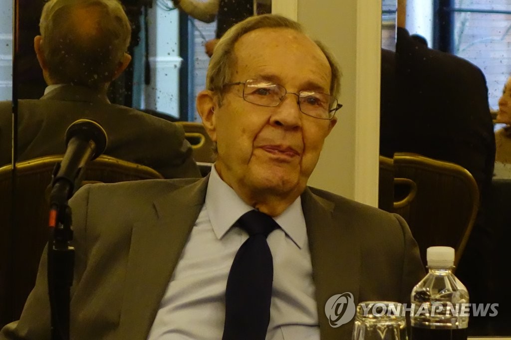 The file photo taken Jan. 9, 2017, shows former Defense Secretary William Perry attending a discussion on North Korea's nuclear and missiles programs in Washington. Perry said shooting down North Korea's intercontinental ballistic missiles over international waters is one of the ways to disrupt their ICBM tests that the U.S. should consider if new negotiations with Pyongyang break down. (Yonhap)