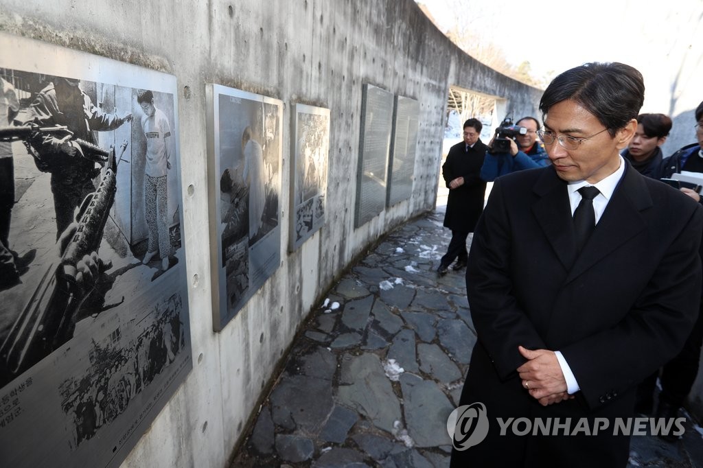 5·18 참상 확인하는 안희정 | 연합뉴스