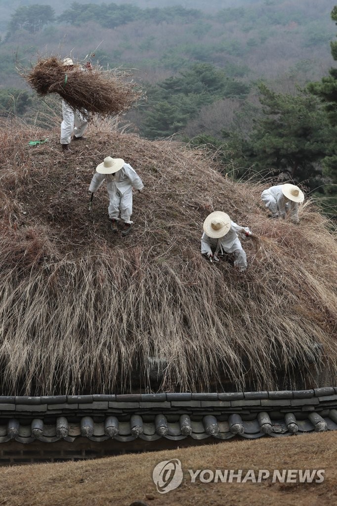 한식 맞는 구리 동구릉 | 연합뉴스