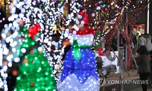 "알록달록 겨울을 기다렸다"…부산 트리 축제 개막
