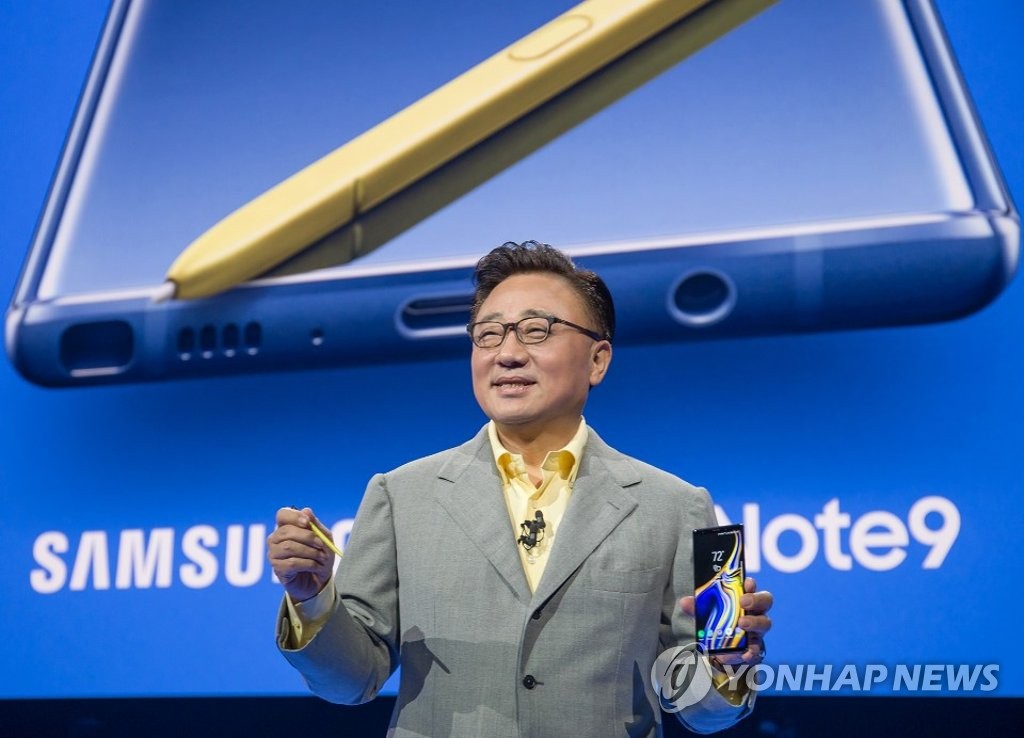 Samsung says it wishes to become first to release foldable smartphone