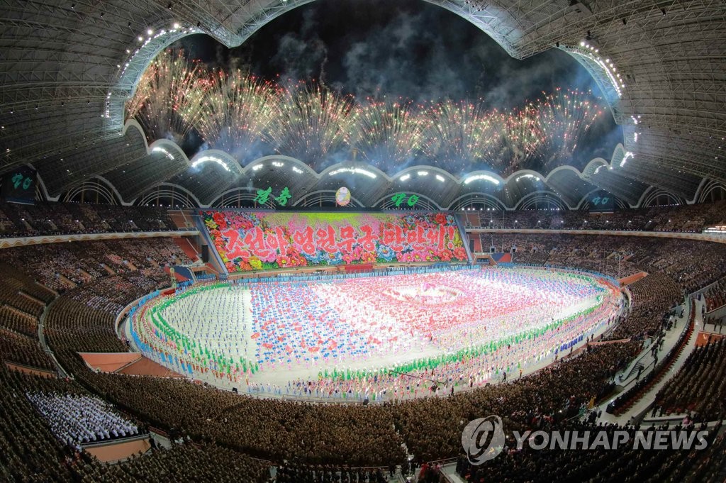 The mass gymnastics and art performance "The Glorious Country" is held at the May Day Stadium in Pyongyang on Sept. 9, 2018, to mark North Korea's 70th anniversary of its founding day, in this photo carried by the country's Rodong Sinmun daily newspaper. Reports said the North's leader Kim Jong-un and his wife, Ri Sol-ju, watched the performance together. (For Use Only in the Republic of Korea. No Redistribution) (Yonhap)