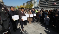 제주4.3유족회, 미국책임 촉구 서명지 전달