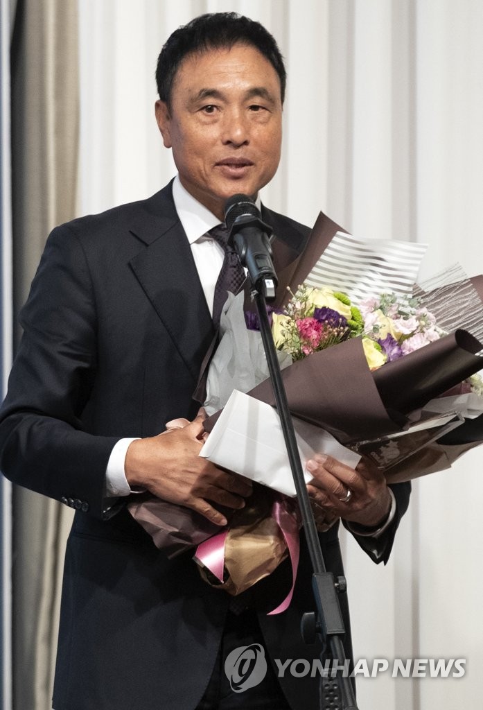 LG 이우찬, 외삼촌 송진우 코치 앞에서 첫 선발 등판 | 연합뉴스
