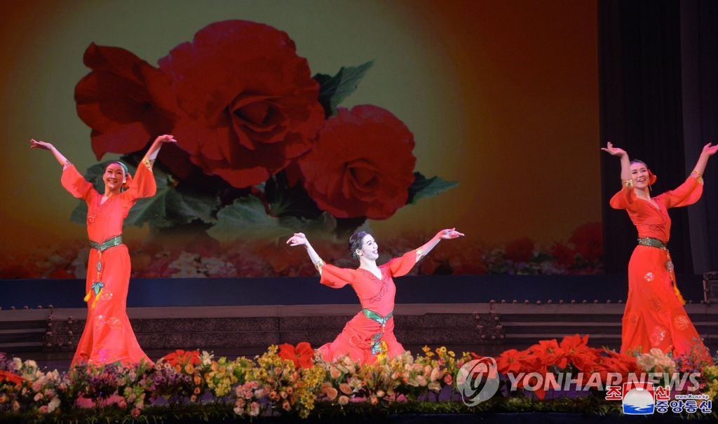 在日朝鮮人芸術団 平壌で公演 聯合ニュース