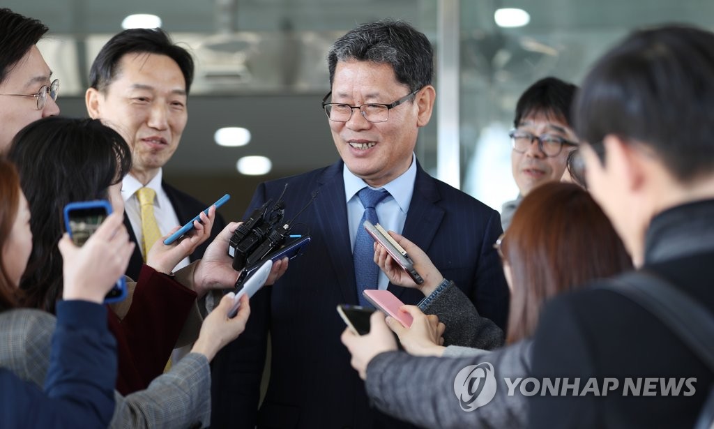 밝은 표정으로 기자회견하는 김연철 통일부 장관 후보자