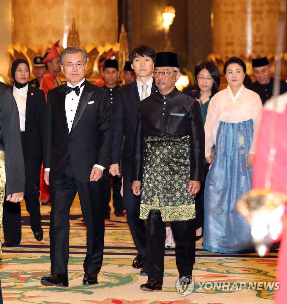Moon attends state dinner in Malaysia | Yonhap News Agency
