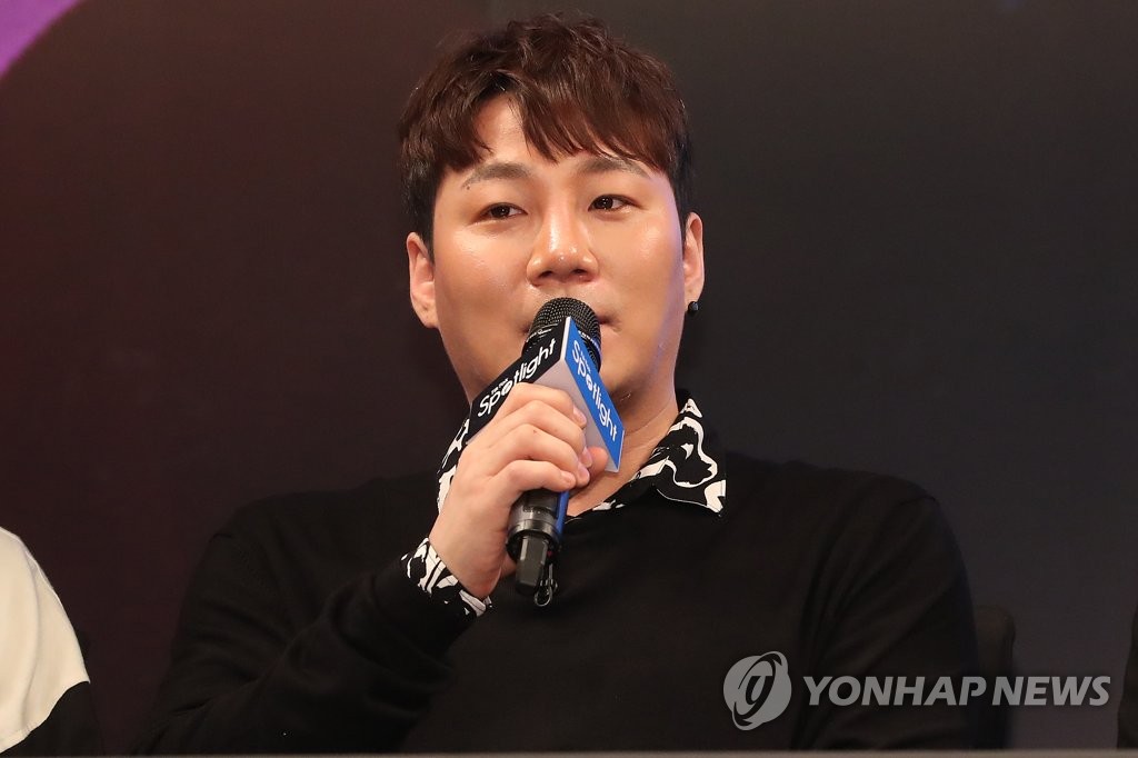 Singer Yoon Min-soo breaks up after 18 years of marriage... 