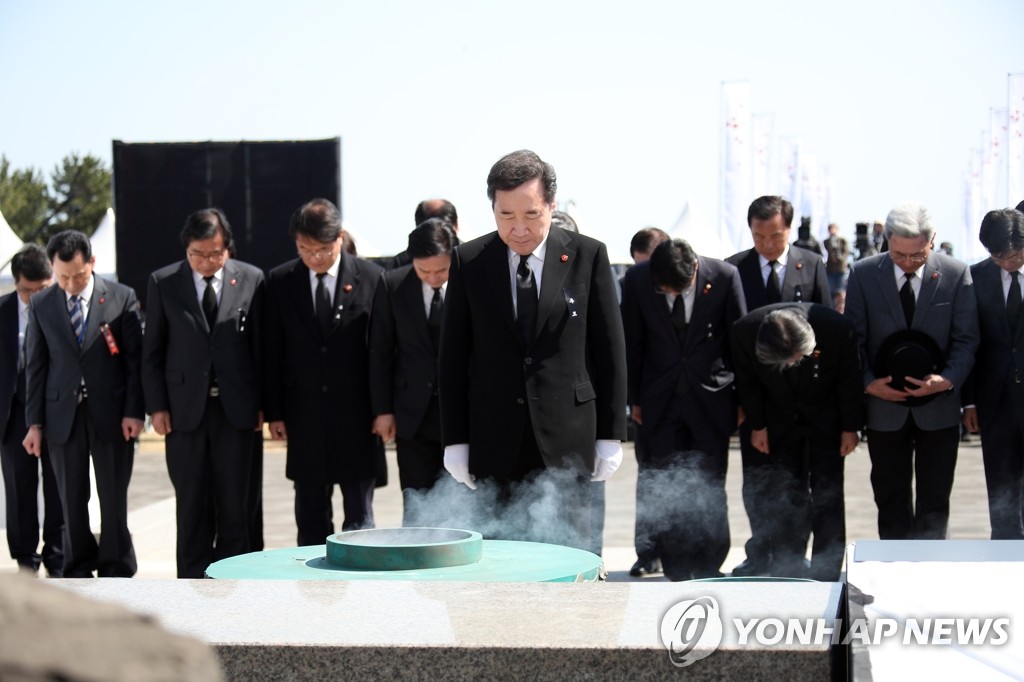 (LEAD) S. Korea holds national memorial ceremony to mark Jeju massacre
