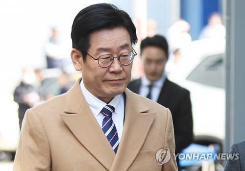 이재명 공판서 '친형 조증약 복용 여부·시기' 공방