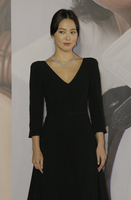 Actress Song Hye-kyo signs with Wong Kar-wai's film studio