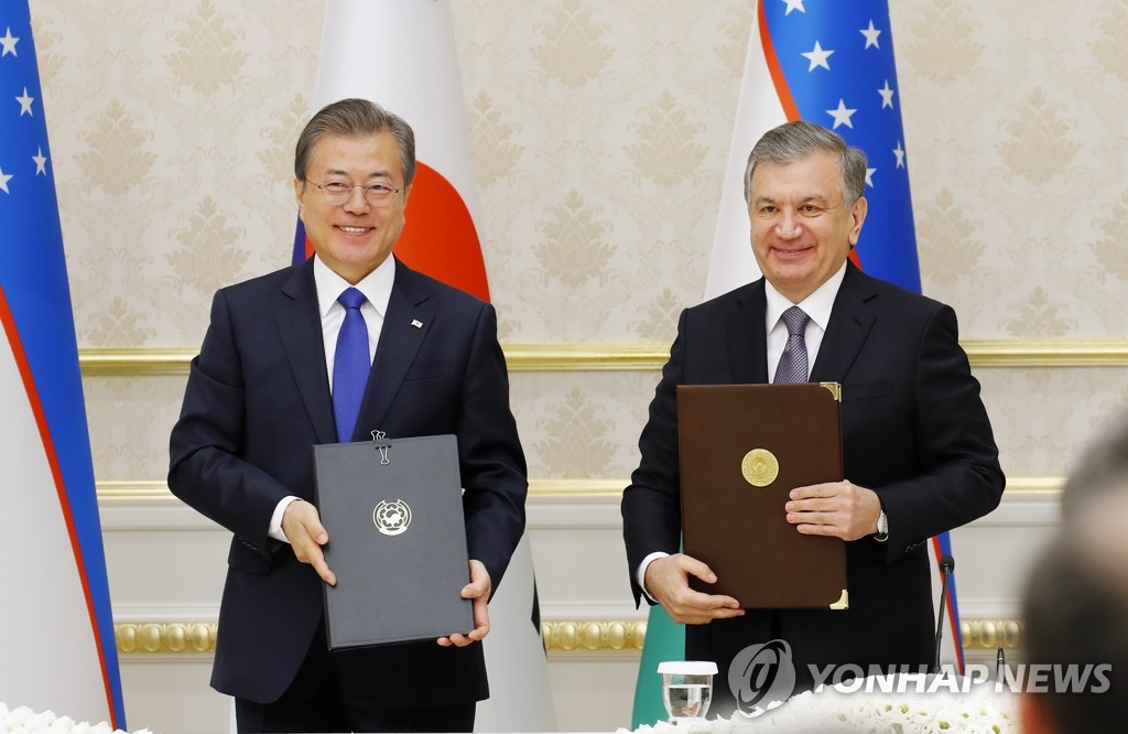 Moon to hold online summit meeting with Uzbek president