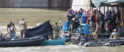 العثور على 3 جثث أخرى للضحايا الكوريين في حادث غرق سفينة سياحية في نهر الدانوب