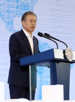 Moon declares 'renaissance vision' for S. Korea's manufacturing industry