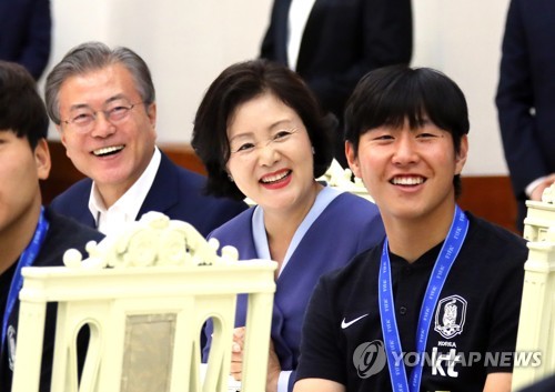 韓国サッカー界のホープと大統領夫妻