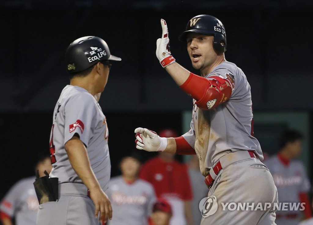 LG Twins retain free agent outfielder Kim Hyun-soo : r/KBO