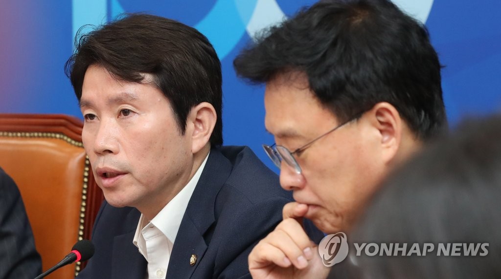 발언하는 이인영