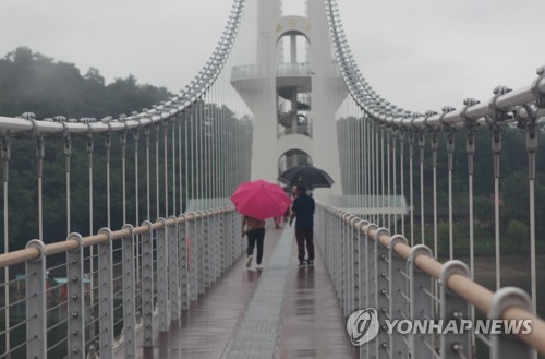 25일 전국에 가끔 구름…전북·강원영동·제주 오전부터 비