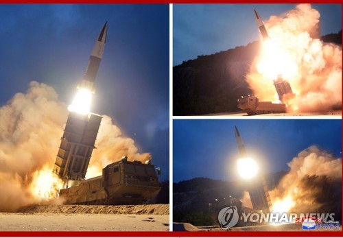 韓国軍合同参謀本部によると、北朝鮮は１６日朝、江原道・通川付近から朝鮮半島東の東海上に飛翔体を２回発射した。写真は１０日に北朝鮮が発射した飛翔体＝（聯合ニュース）《転載・転用禁止》