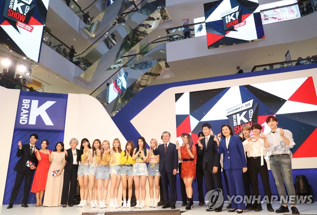 South Korean President Moon Jae-in poses for photos with other participants at the Brand K launching show at the CentralWorld shopping complex in Bangkok on Sept. 2, 2019. (Yonhap)