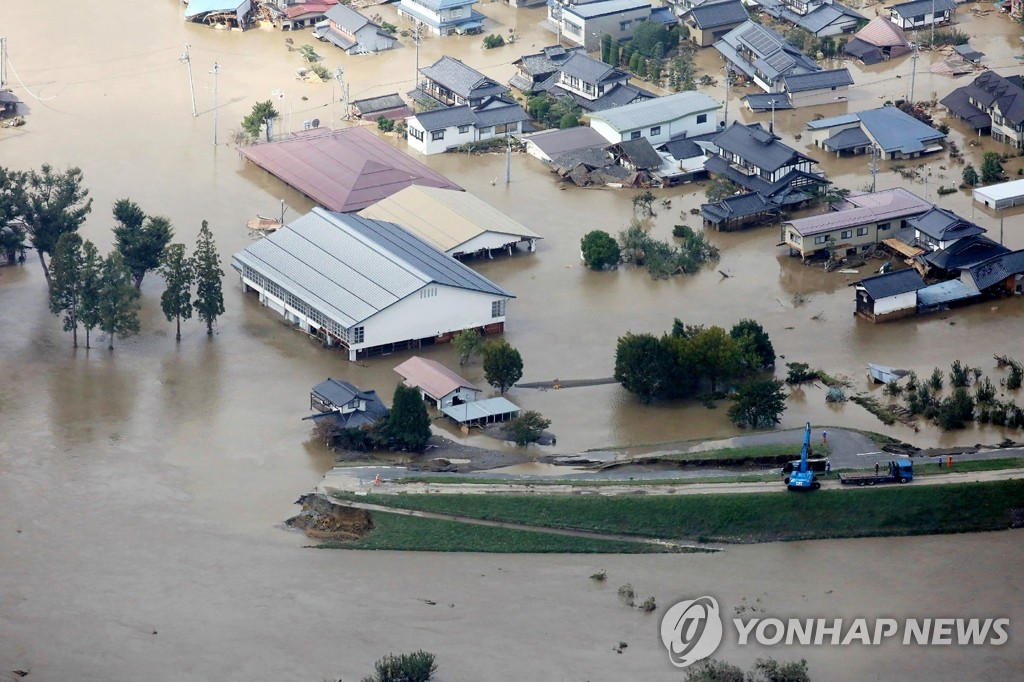 '하기비스'로 무너진 日 나가노 강둑…"30명 사망·15명 실종"