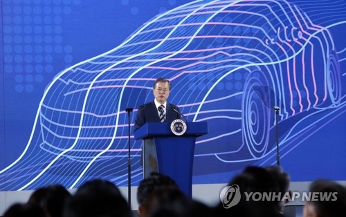  Moon unveils S. Korea's future car vision on Hyundai's R&D hub tour