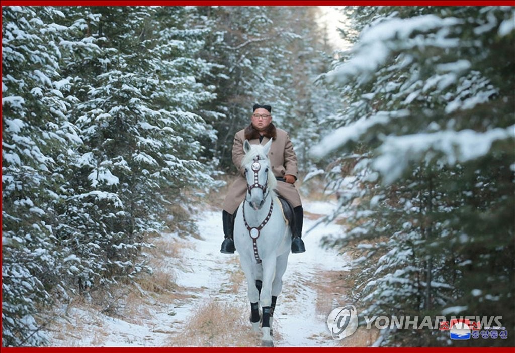 This photo, released by the Korean Central News Agency on Oct. 16, 2019, shows North Korean leader Kim Jong-un riding a white horse up a snow-covered Mount Paekdu, the country's highest peak on the border with China, after inspecting construction sites at the foot of the mountain. (For Use Only in the Republic of Korea. No Redistribution) (Yonhap)