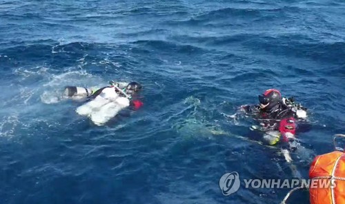 En busca del helicóptero siniestrado en Dokdo