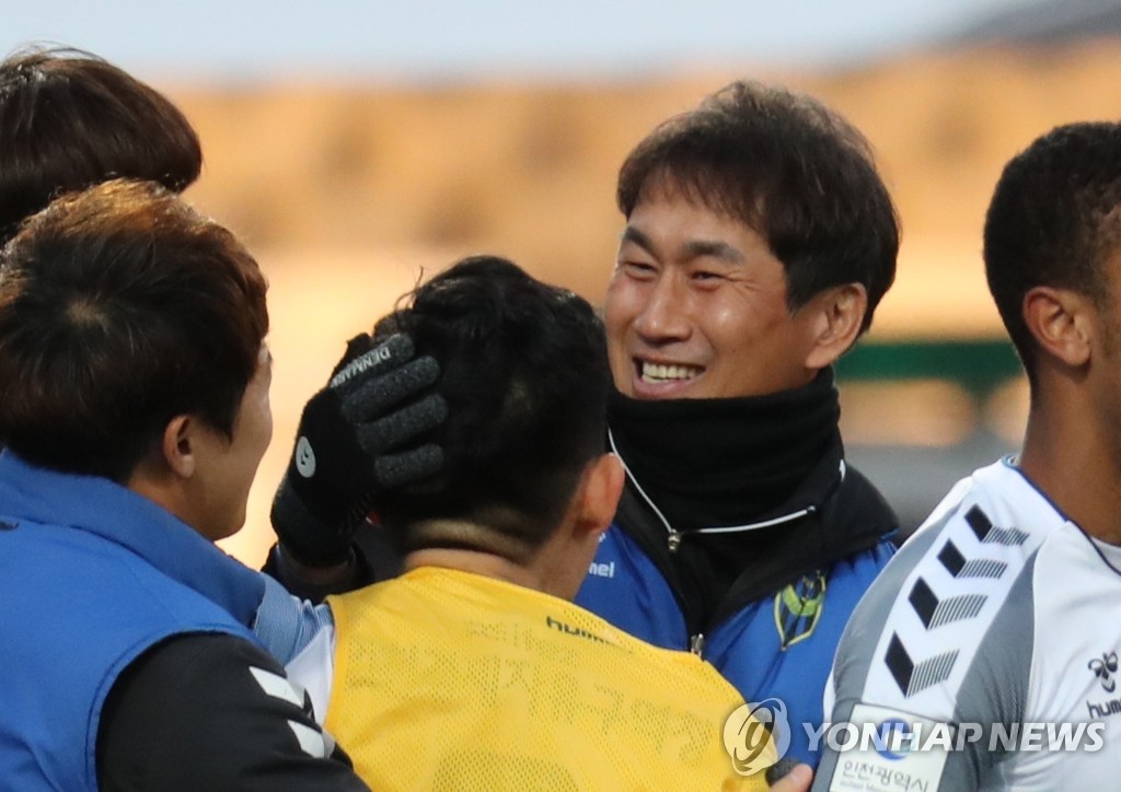 In this file photo from Nov. 30, 2019, Yoo Sang-chul (2nd from R), head coach of Incheon United in the K League 1, celebrates with his coaches after Incheon avoided relegation thanks to a 0-0 draw with Gyeongnam FC at Changwon Football Center in Changwon, 400 kilometers southeast of Seoul. (Yonhap)