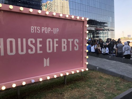Yonhap Feature) Three months in, House of BTS pop-up store in Seoul bustles  with fans | Yonhap News Agency