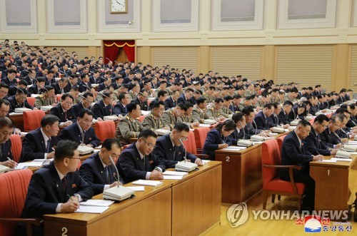 경청하는 북한 전원회의 참석자들