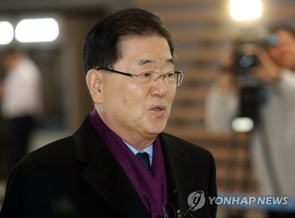 This photo shows Chung Eui-yong, director of Cheong Wa Dae's national security office, speaking to reporters at Incheon International Airport, west of Seoul, on Jan. 7, 2020. (Yonhap)