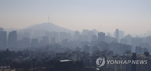 미세먼지 / ììì§ì­ ë¯¸ì¸ë¨¼ì§ ëë ìëë³´ë¤ 2ë°° ëìë¤ ë ì¨ ì¬í ê¸°ì¬ë³¸ë¬¸ ê°ìëë¯¼ì¼ë³´ : 미세먼지가 서울을 뒤덮은 사진(미세먼지 전 左 / 미세먼지 후 右) 미세먼지가 심할 경우 미세먼지 외국에서는 지름이 10㎛ 이하(pm 10)이면 미세먼지(부유먼지, suspended particles)라 하며 지름이 2.5.