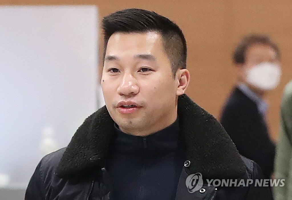 Alex Wong, U.S. deputy special representative for North Korea, arrives at Incheon International Airport, west of Seoul, on Feb. 9, 2020. (Yonhap)