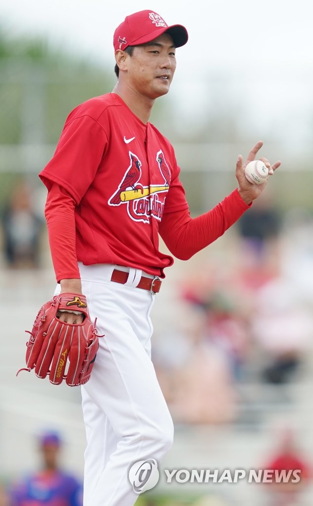 Kim Kwang-hyun of the St. Louis Cardinals reacts after walking Rene Rivera of the New York Mets in the top of the fifth inning of a spring training game at Roger Dean Chevrolet Stadium in Jupiter, Florida, on Feb. 22, 2020. (Yonhap)