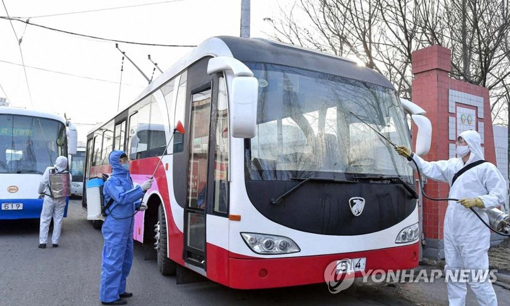 '초특급 방역' 분주한 평양…지하철·버스 방역 철저히