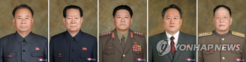 김정호 북한 인민보안상(맨 오른쪽)