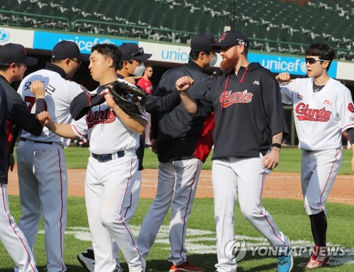 LG Twins beat defending champs Doosan Bears to open 2020 KBO season