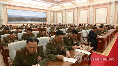 북한 노동당 중앙군사위원회 확대회의 참석한 군 간부들