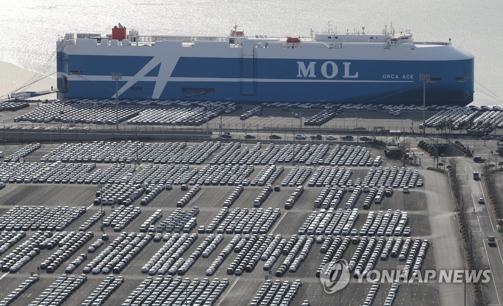 This file photo shows vehicles awaiting to be shipped at Hyundai Motor's port in Ulsan, 414 kilometers southeast of Seoul, amid the coronavirus outbreak. (Yonhap) 