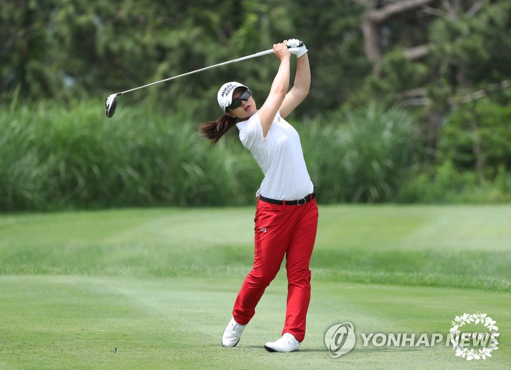 In this file photo provided by the Korea Ladies Professional Golf Association on June 7, 2020, Kim Sei-young of South Korea hits a tee shot on the third hole during the final round of the Lotte Cantata Ladies Open at Sky Hill Jeju Country Club in Seogwipo, Jeju Island. (PHOTO NOT FOR SALE) (Yonhap)